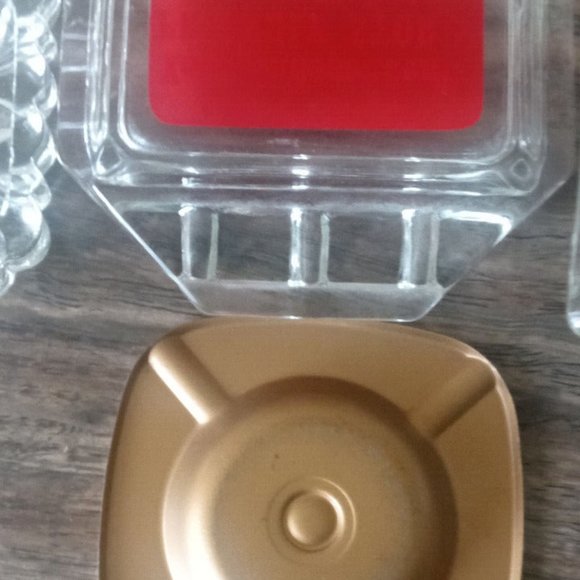 Vintg Lot of 4 Ashtrays 3 Glass 1 Gold Color Metal Advertisement Guest Cigarette - Picture 3 of 4